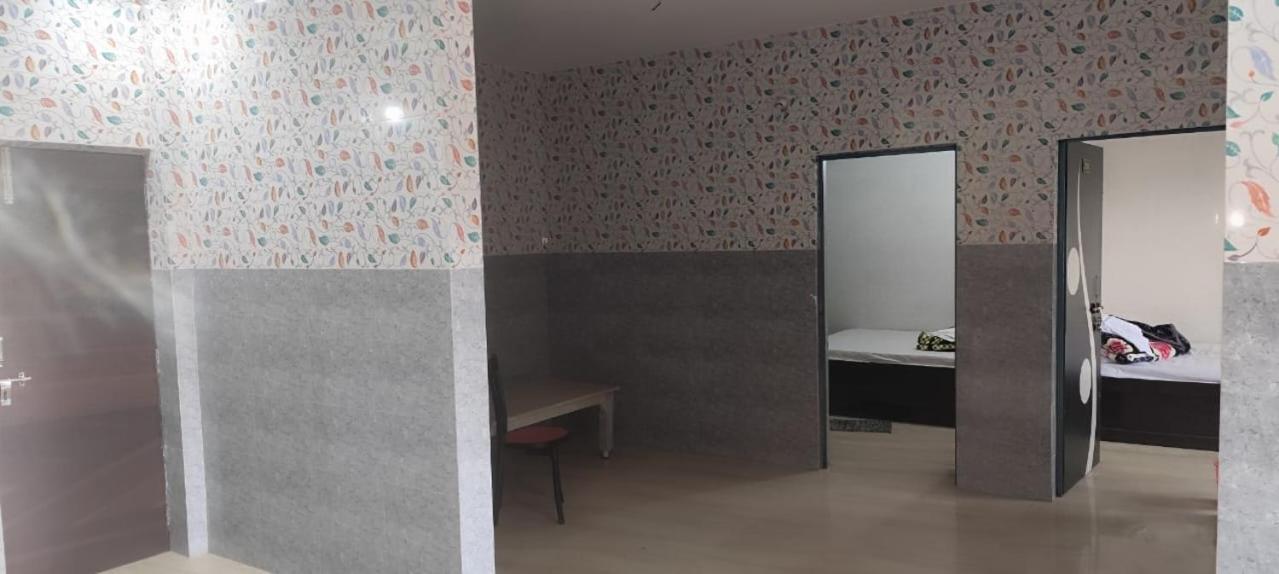 Hotel Radhey Krishna Patna  Ngoại thất bức ảnh
