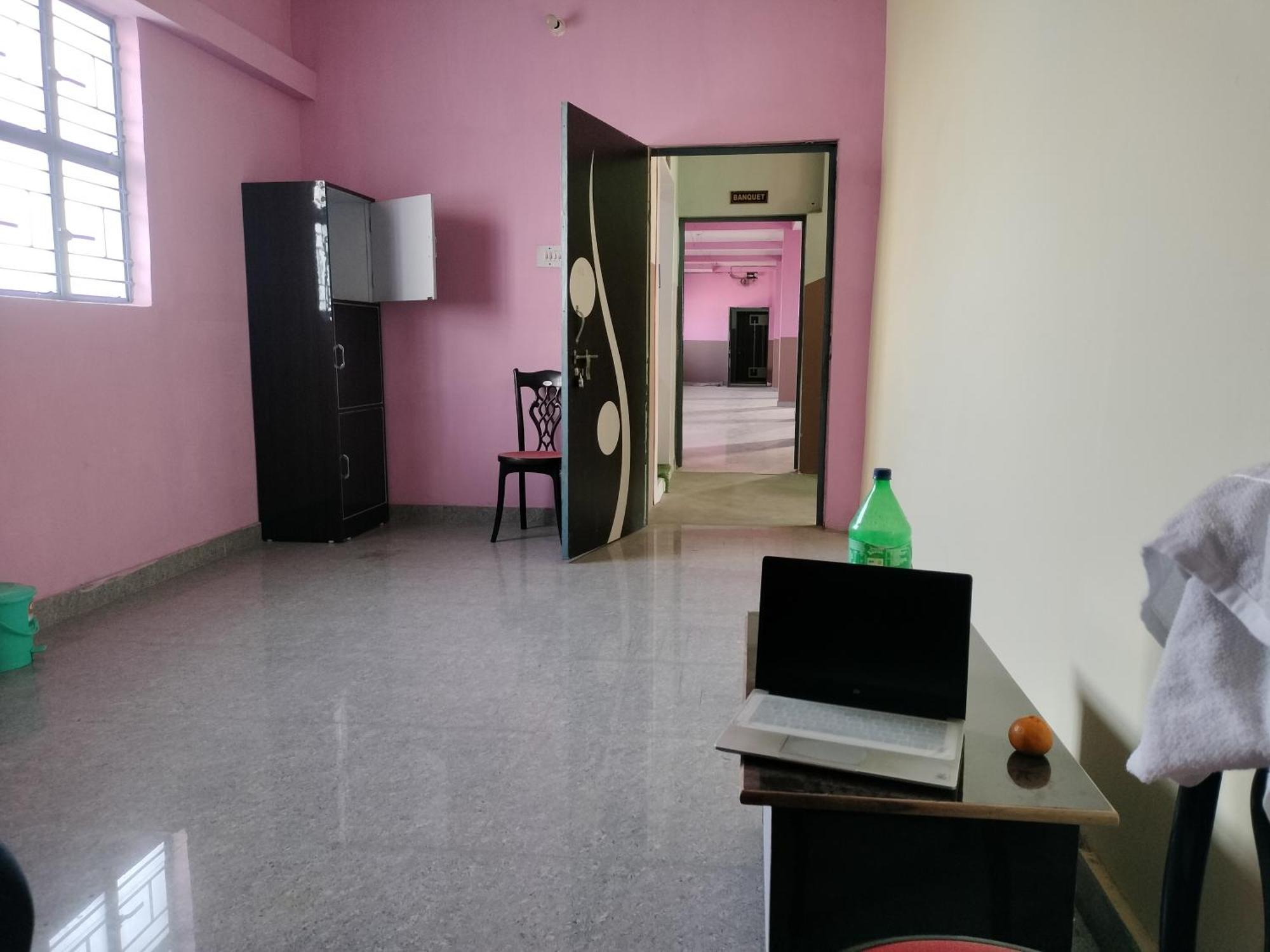 Hotel Radhey Krishna Patna  Ngoại thất bức ảnh
